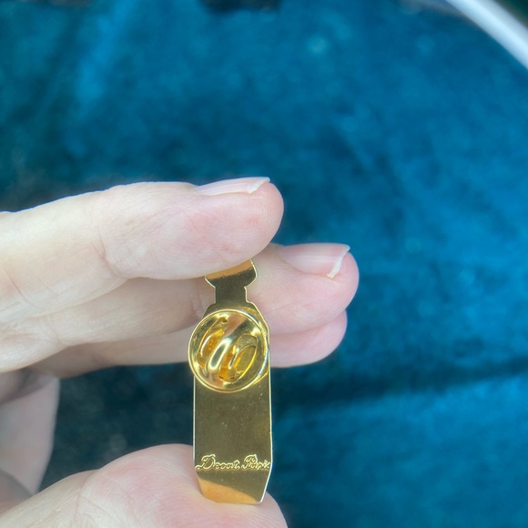 Vintage Givenchy pin signed Decat Paris - Picture 6 of 7